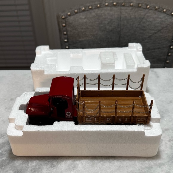 Texaco 1918 Mack AC Bulldog Flatbed Truck Collectable Die Cast w/ Original Box - Picture 12 of 16